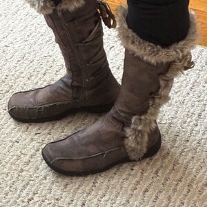 Women's Brown Fur-Lined Boots